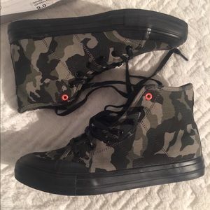 Steve Madden Men’s Camo sneaker